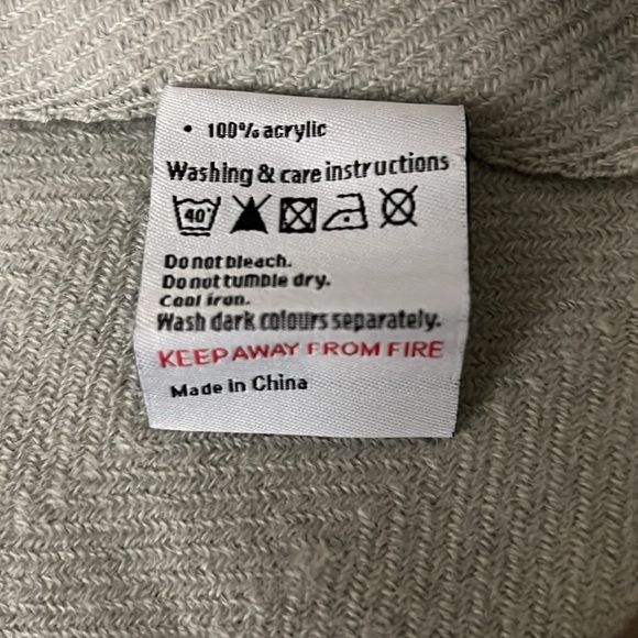 Never Used Couch Throw - Picture 3 of 4